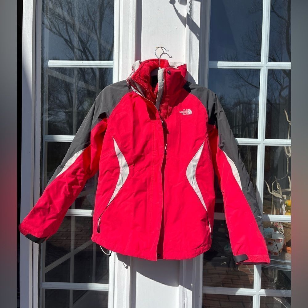 The North Face Women's Red and White Ski Jacket - Picture 7 of 10